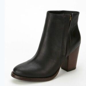 Silence + Noise Stacked Heel Black Ankle Boot size 10